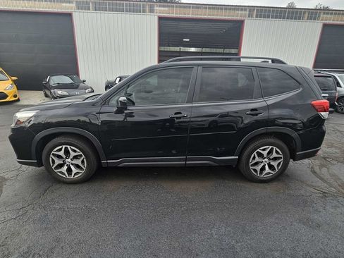 Used 2019 Subaru Forester Premium AWD/4WD image 5