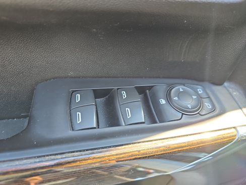 Used 2021 GMC Sierra 1500 SLE AWD/4WD image 17