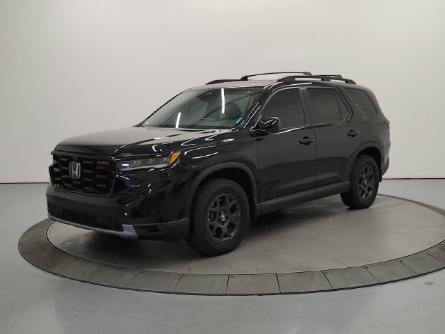 Used 2025 Honda Pilot TrailSport image 4