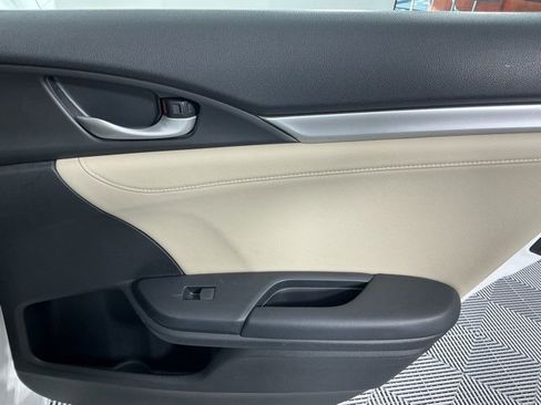 Used 2017 Honda Civic Touring image 11