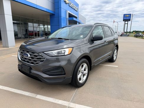 Used 2020 Ford Edge SE w/ Cargo Accessory Package FWD image 2