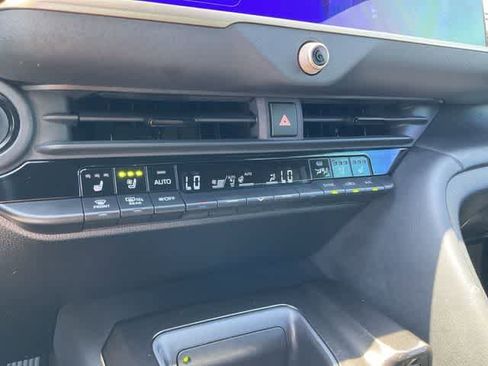 Used 2025 Toyota Crown AWD/4WD image 23