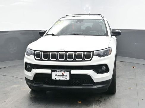 Used 2022 Jeep Compass Latitude image 2