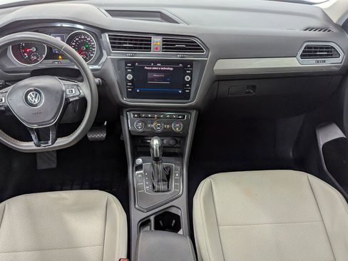 Used 2021 Volkswagen Tiguan SE w/ Panoramic Sunroof Package image 14