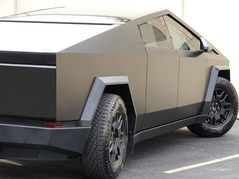 Used 2024 Tesla Cybertruck AWD Crew Cab image 62