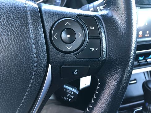 Used 2018 Toyota Corolla iM image 14