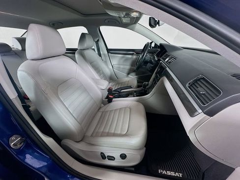 Used 2017 Volkswagen Passat 1.8T SEL Premium image 30