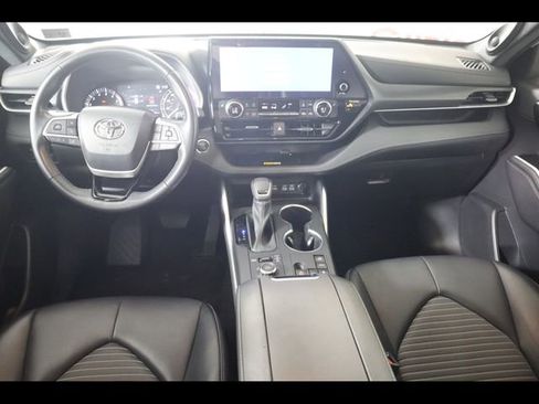 Used 2023 Toyota Highlander XSE image 17