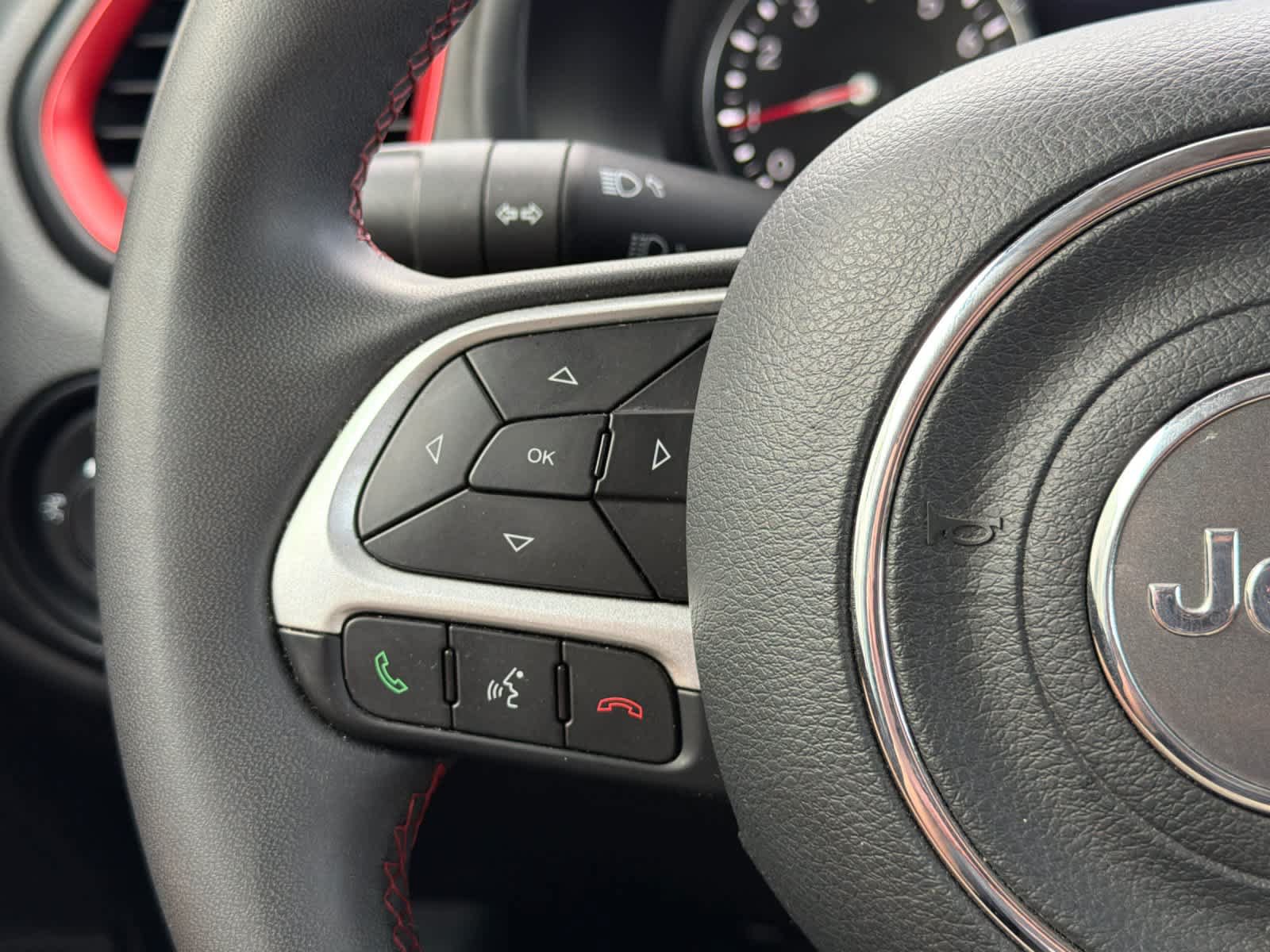 Used 2023 Jeep Renegade Trailhawk AWD/4WD image 25