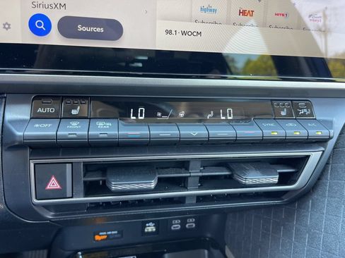 Used 2025 Toyota Camry XLE FWD image 12