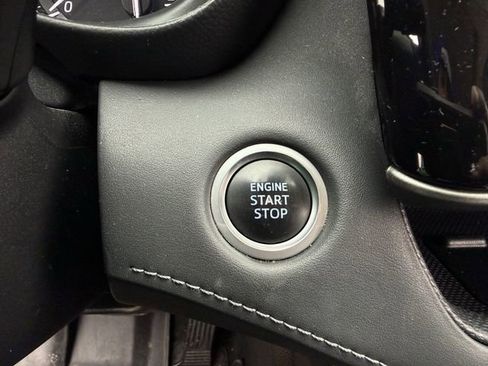 Used 2021 Toyota Highlander XLE AWD/4WD image 23