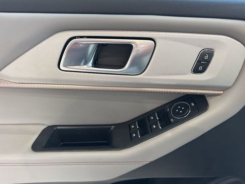 Certified 2025 Ford Explorer Active w/ Active Comfort Package AWD/4WD image 26