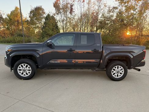 Certified 2024 Toyota Tacoma SR5 image 2