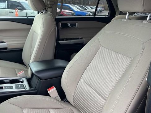 Used 2023 Ford Explorer XLT image 34