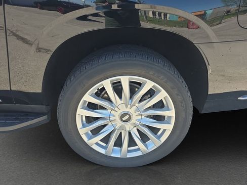 Used 2023 Cadillac Escalade ESV Luxury image 5