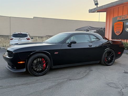 Used 2016 Dodge Challenger SRT RWD image 7