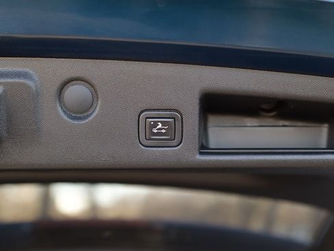 Used 2020 Chevrolet Equinox LT image 25