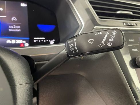 Used 2022 Volkswagen Tiguan SE AWD/4WD image 14