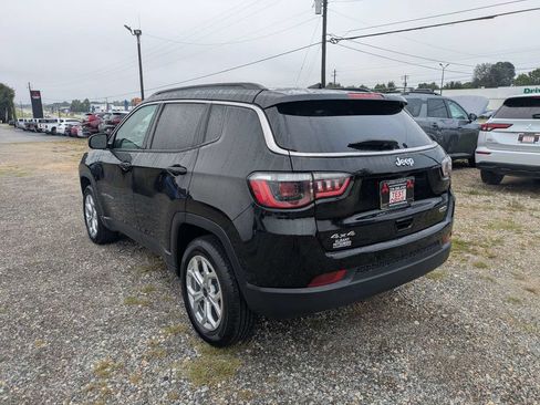 Used 2025 Jeep Compass Latitude w/ Sun & Sound Group AWD/4WD image 5
