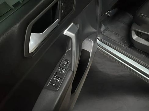 Used 2019 Volkswagen Tiguan SE FWD image 9