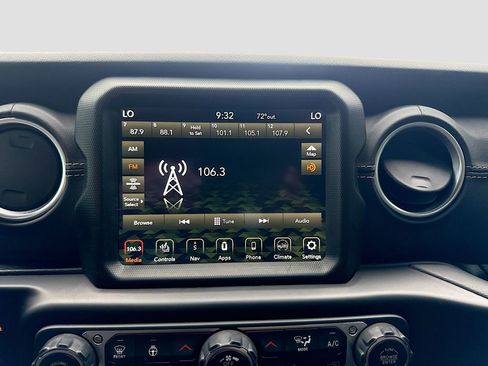 Used 2021 Jeep Wrangler Unlimited Sahara w/ Cold Weather Group AWD/4WD image 16