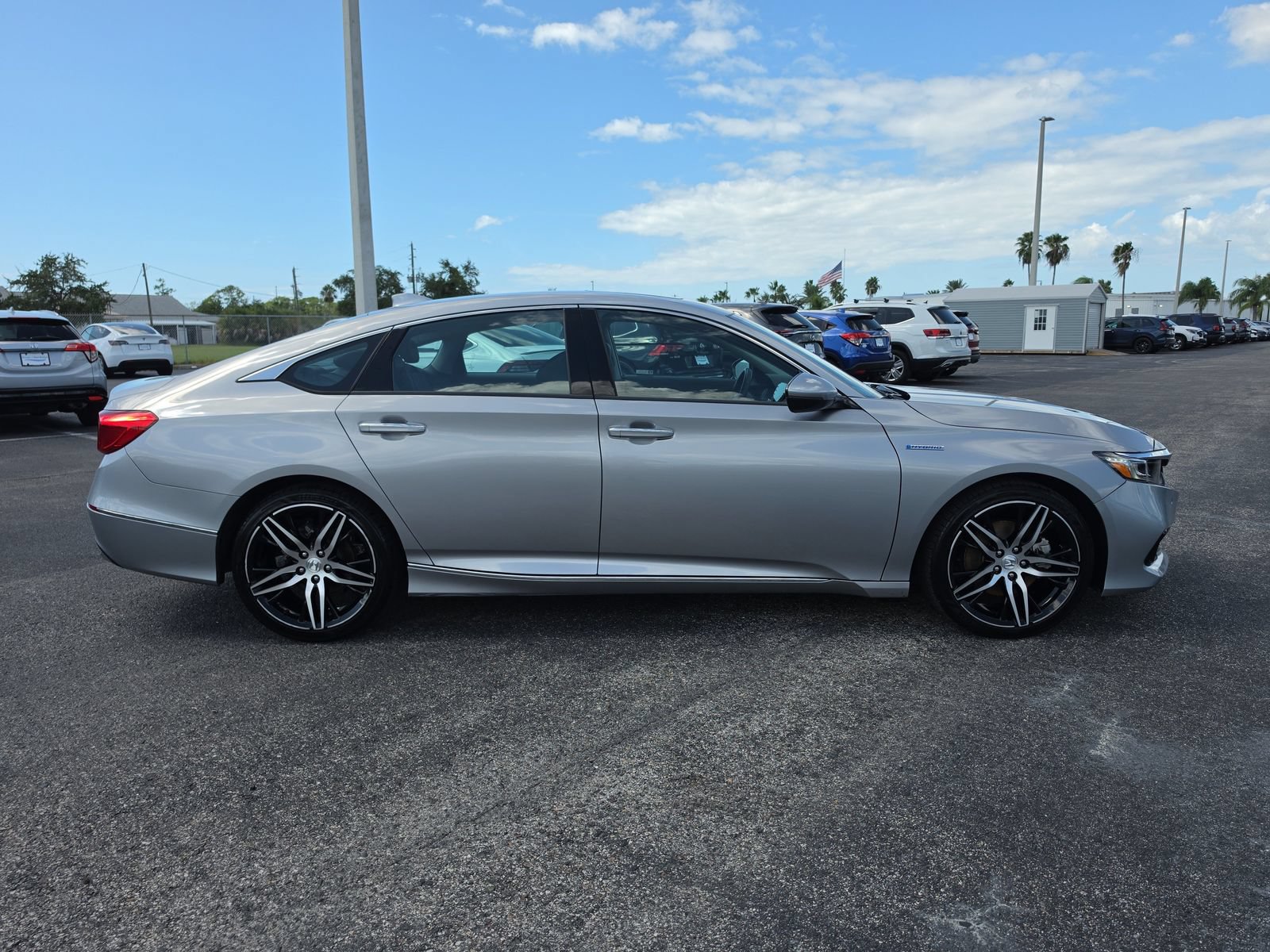 Used 2022 Honda Accord Touring image 3