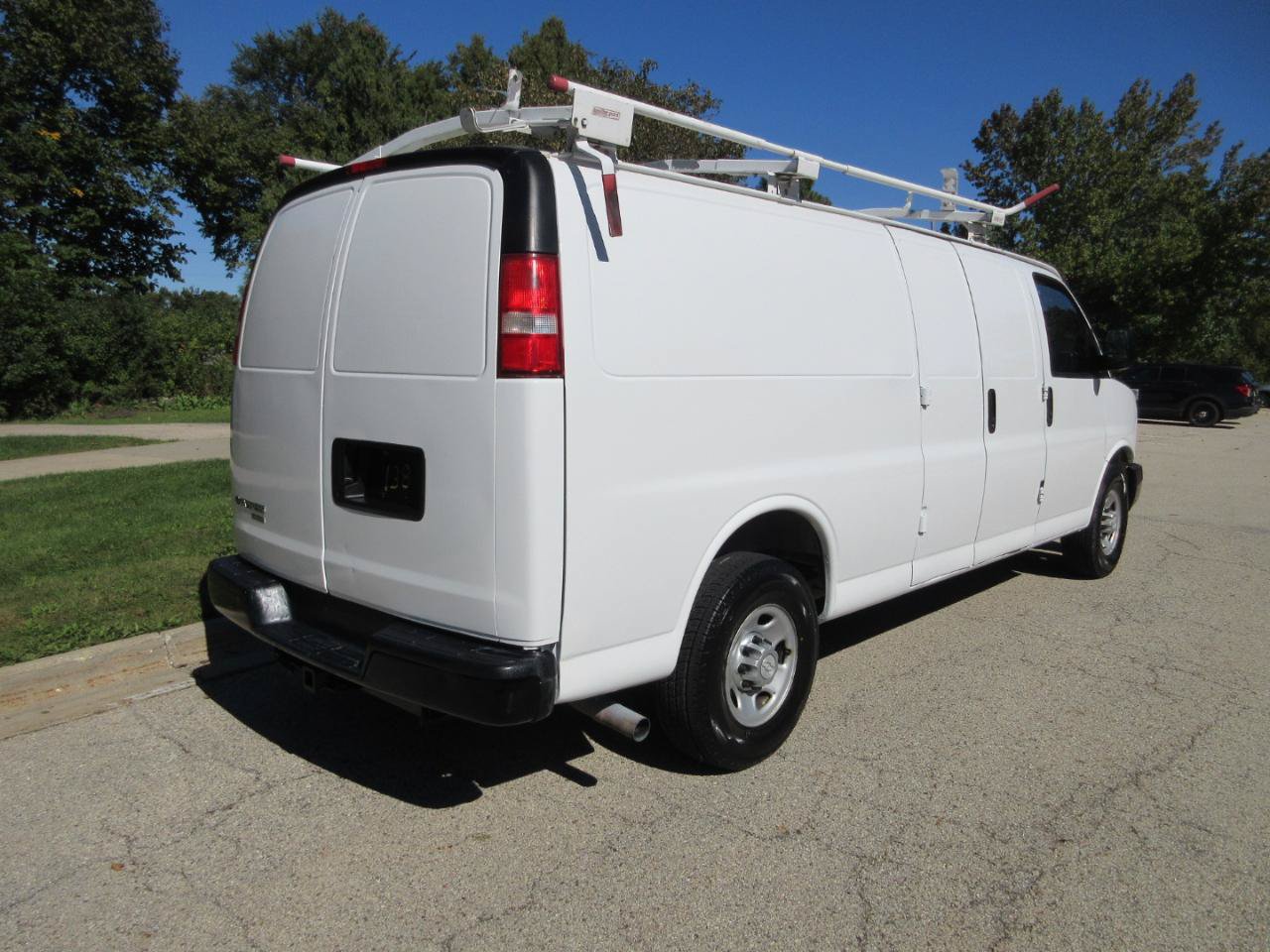Used 2016 Chevrolet Express 3500 Extended RWD image 10
