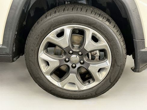 Used 2018 Jeep Compass Limited w/ Navigation Group AWD/4WD image 11