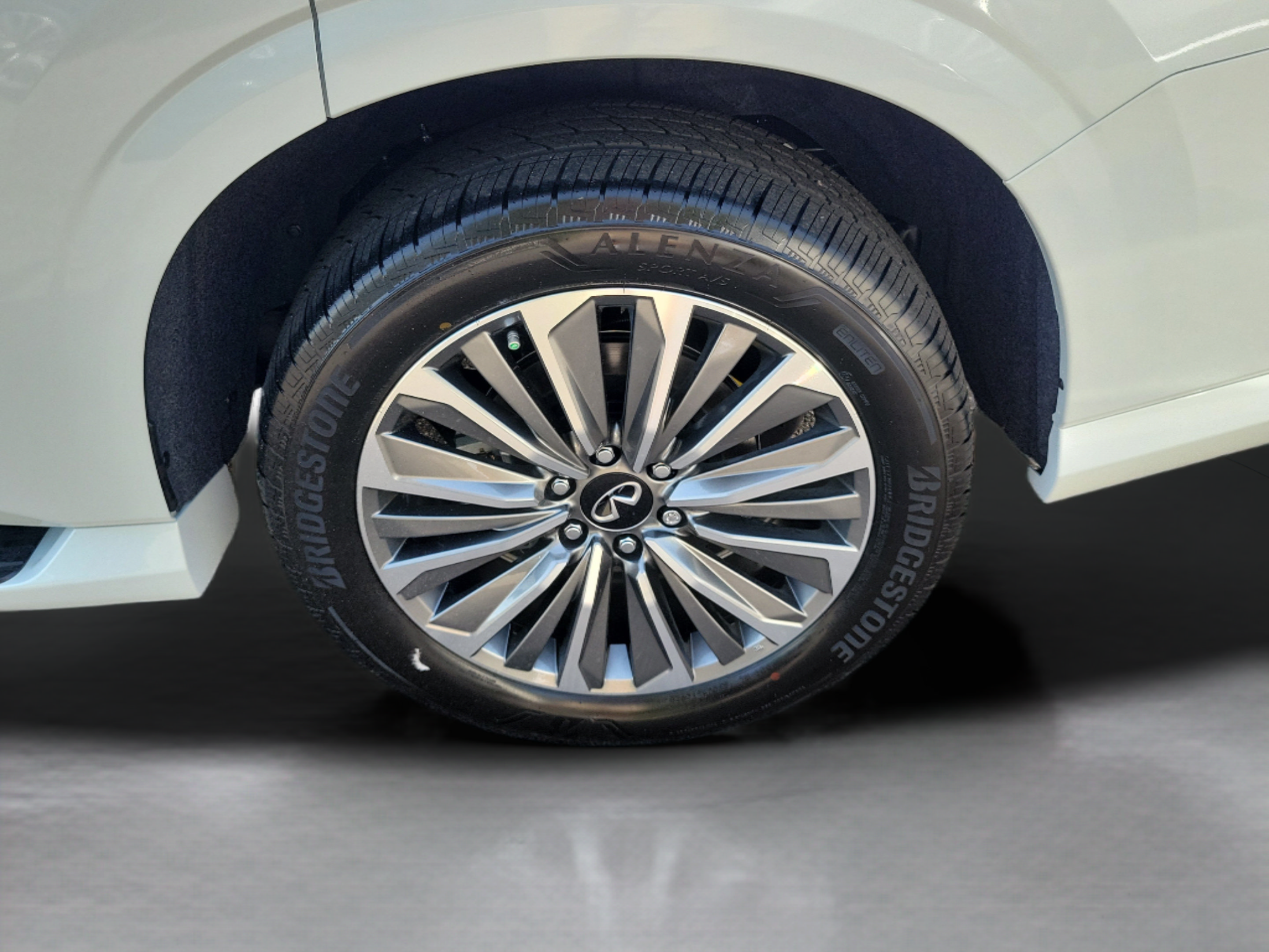New 2027 INFINITI QX80 Luxe w/ Exterior Package AWD/4WD image 5