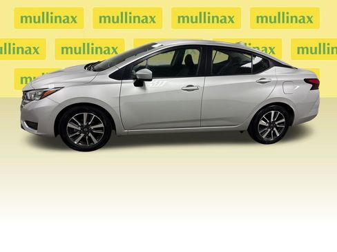 Used 2025 Nissan Versa SV FWD image 9