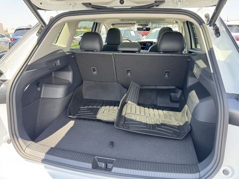 Used 2026 Volkswagen Tiguan SE AWD/4WD image 35
