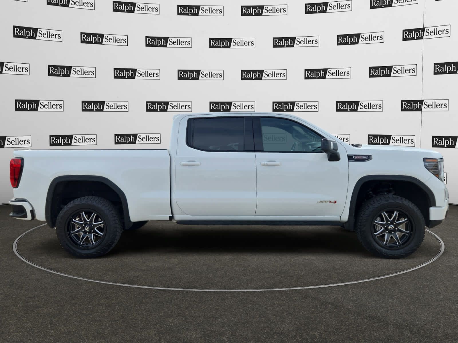 Used 2022 GMC Sierra 1500 AT4 w/ AT4 Premium Package AWD/4WD image 7