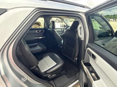 Used 2022 Ford Explorer XLT w/ Equipment Group 202A RWD image 20