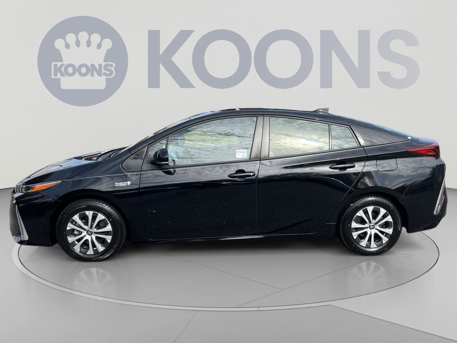 Used 2021 Toyota Prius Prime LE FWD image 2