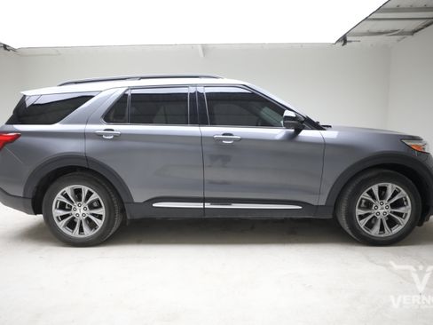Used 2022 Ford Explorer XLT w/ Equipment Group 202A RWD image 5