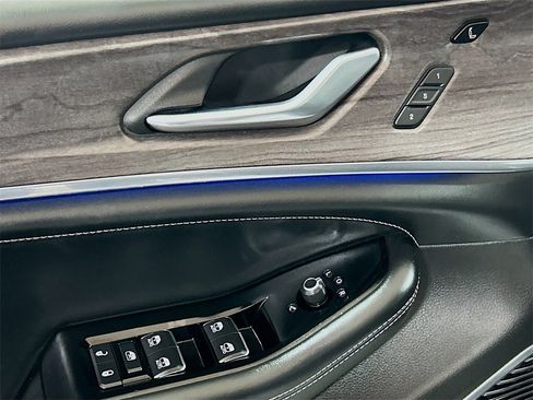 Used 2022 Jeep Grand Cherokee L Overland w/ Advanced Protech Group III image 16