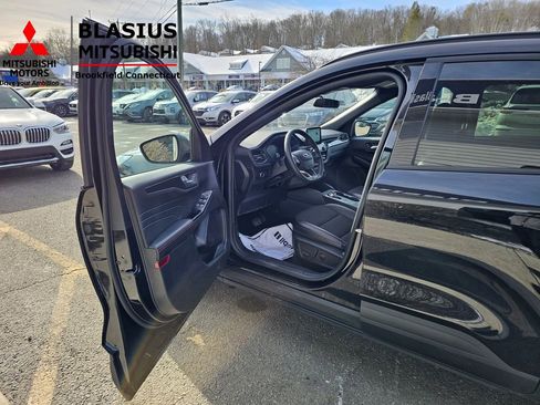 Used 2025 Ford Escape ST-Line image 8