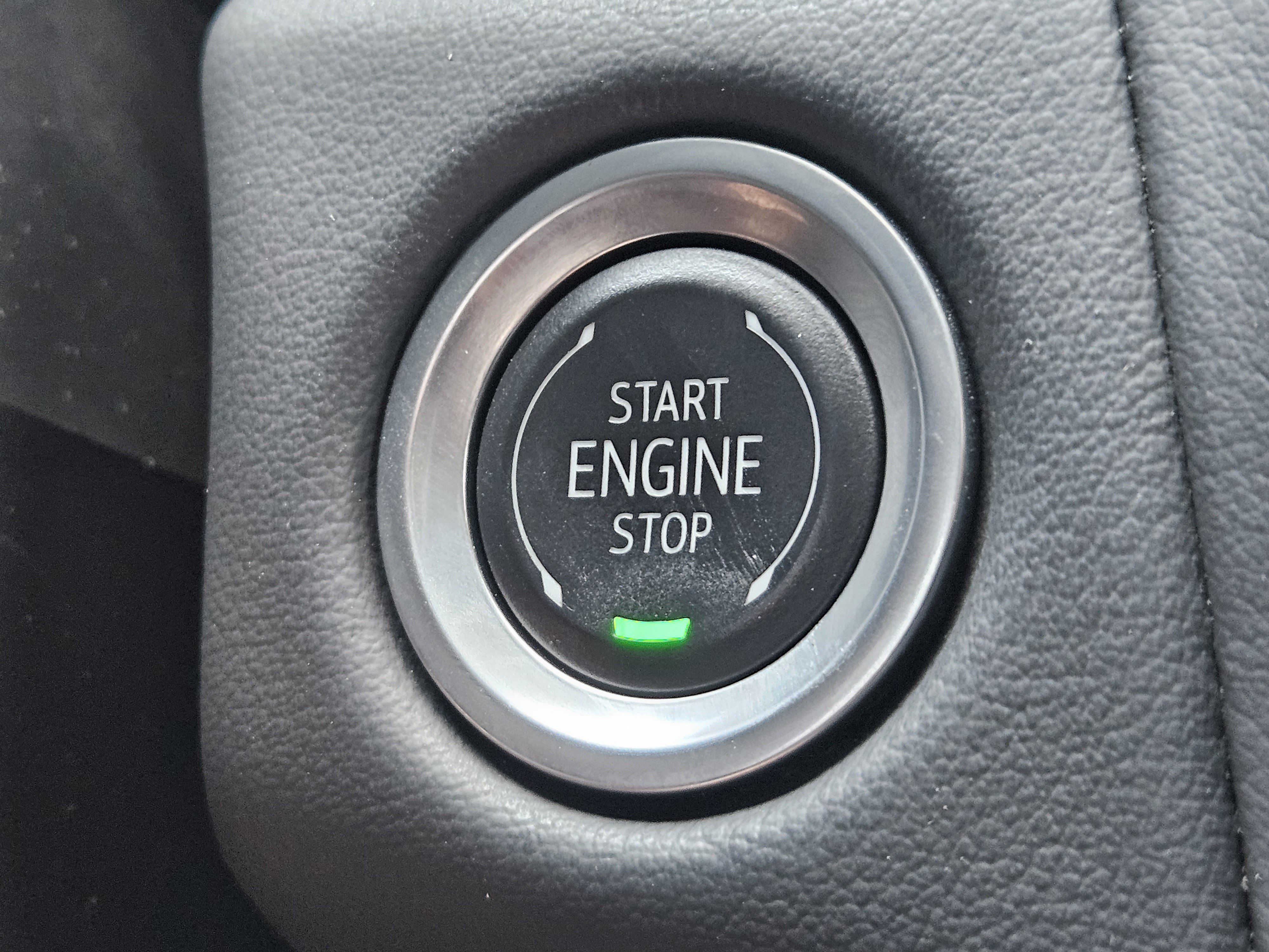 Used 2024 GMC Yukon AT4 w/ Technology Package AWD/4WD image 21