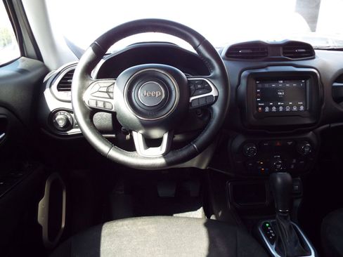 Used 2018 Jeep Renegade Latitude image 10