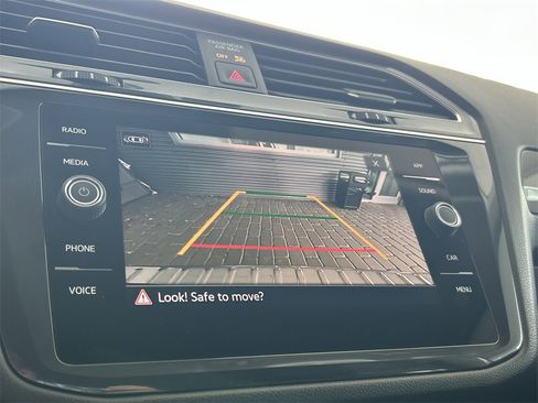 Certified 2022 Volkswagen Tiguan SE image 25
