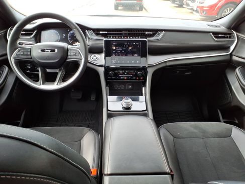 Used 2023 Jeep Grand Cherokee Altitude AWD/4WD image 11