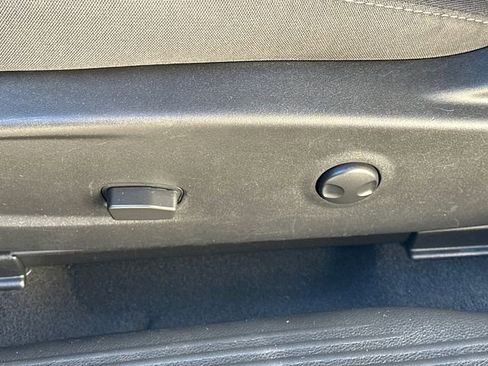 Used 2022 Dodge Challenger SXT image 32