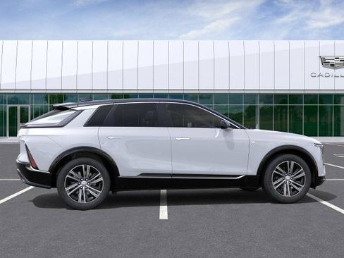 New 2026 Cadillac Lyriq Luxury AWD/4WD image 29
