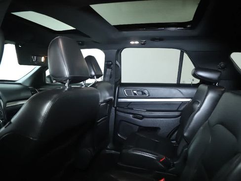 Used 2019 Ford Explorer XLT w/ Equipment Group 202A AWD/4WD image 16