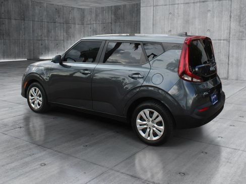 Used 2022 Kia Soul LX FWD image 3