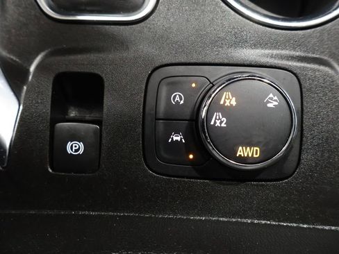 Used 2023 Chevrolet Traverse LT w/ Rear Camera Mirror Package image 37