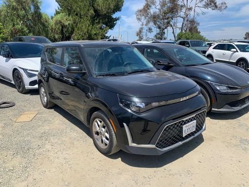 Used 2024 Kia Soul LX w/ Option Group 015 FWD image 4
