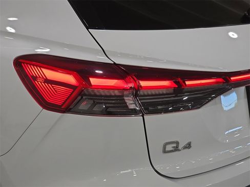 Certified 2023 Audi Q4 e-tron Premium Plus w/ Premium Plus image 32