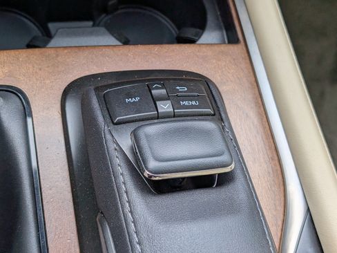 Used 2017 Lexus LX 570 4WD image 23