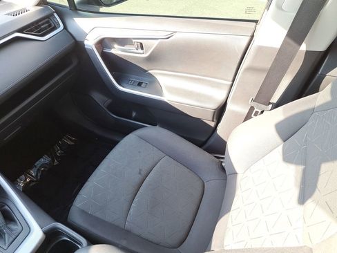 Used 2021 Toyota RAV4 XLE image 12